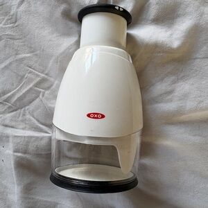 OXO White and Black Manual Food Chopper